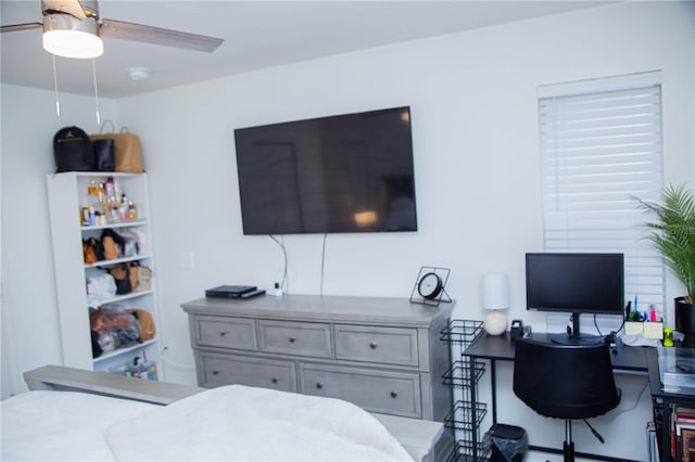 bedroom featuring ceiling fan