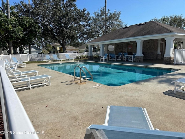 view of swimming pool featuring a patio