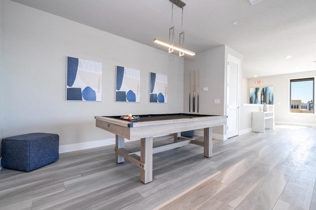 playroom with light hardwood / wood-style flooring and billiards