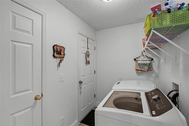 clothes washing area featuring a textured ceiling and independent washer and dryer