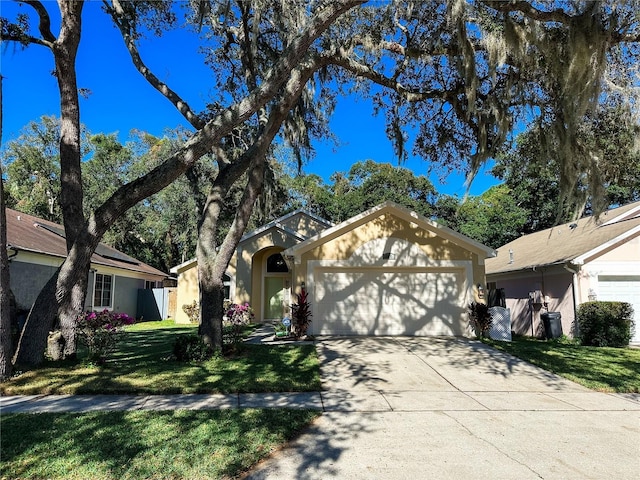 single story home featuring a front lawn