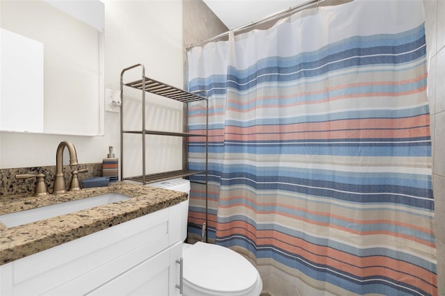 bathroom with a shower with shower curtain, vanity, and toilet