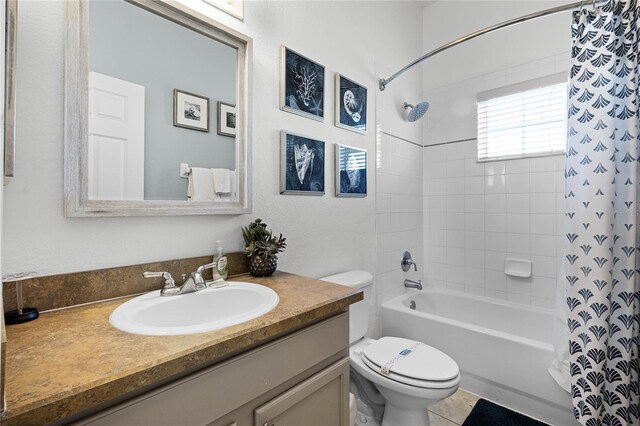 608 Gran Bahama Blvd Unit 608, Davenport, FL 33897 - bathroom featuring toilet, vanity, and shower / bath combination with curtain
