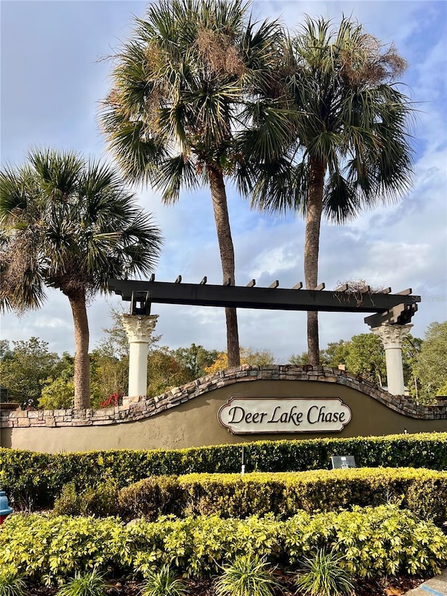 view of community / neighborhood sign