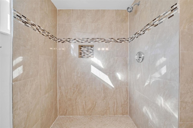 bathroom featuring tiled shower