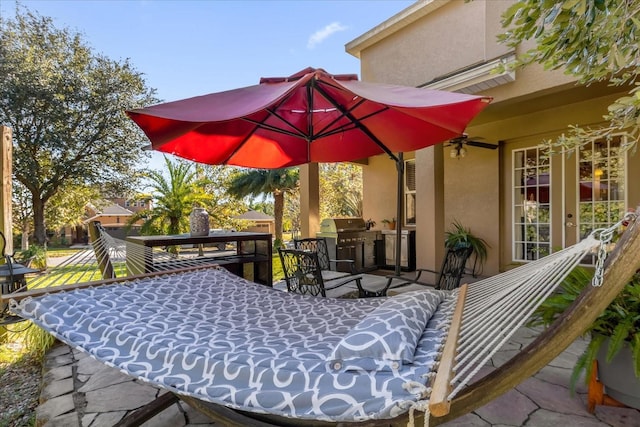 view of patio featuring an outdoor kitchen and area for grilling