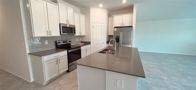 kitchen with sink, stainless steel appliances, tasteful backsplash, a center island with sink, and white cabinets