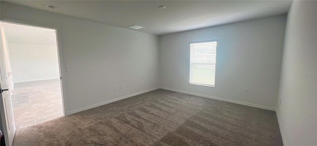 unfurnished room featuring carpet floors