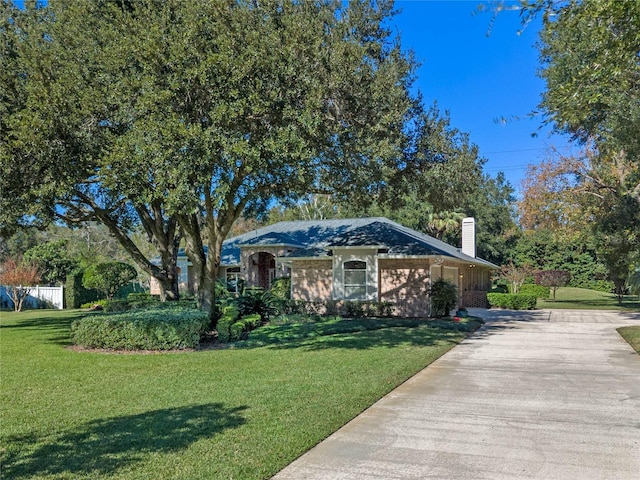 ranch-style house featuring a front yard