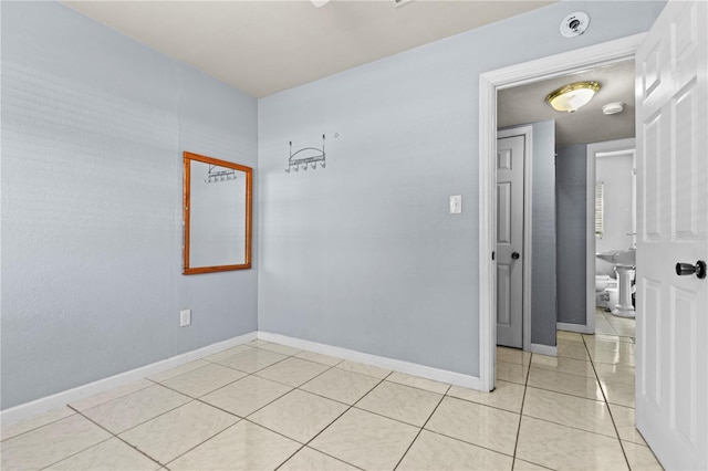 empty room featuring light tile patterned floors