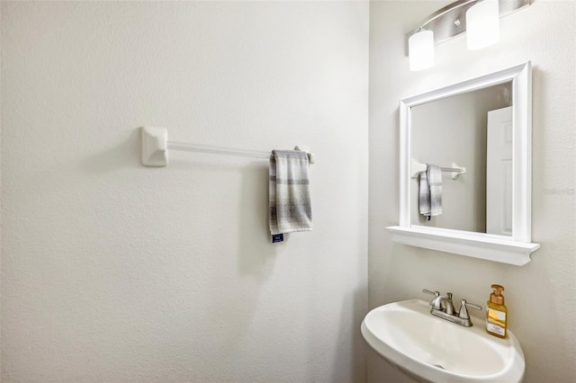 bathroom featuring sink