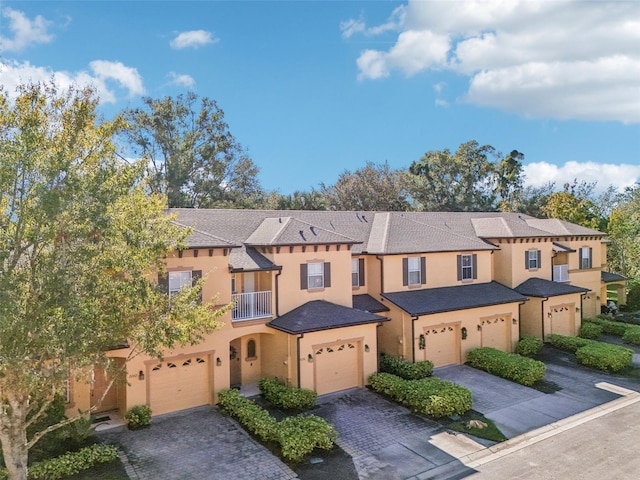 townhome / multi-family property featuring a balcony