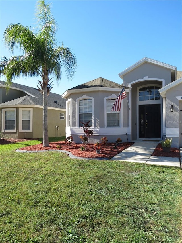 view of front facade featuring a front lawn