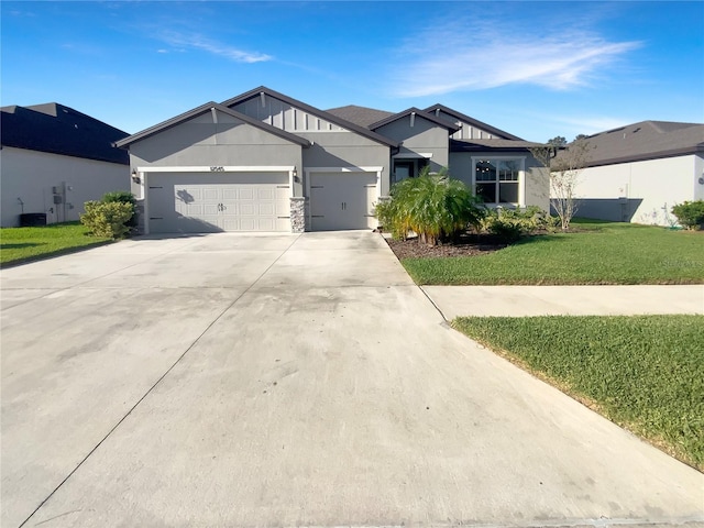 view of front of house featuring a front lawn and a garage