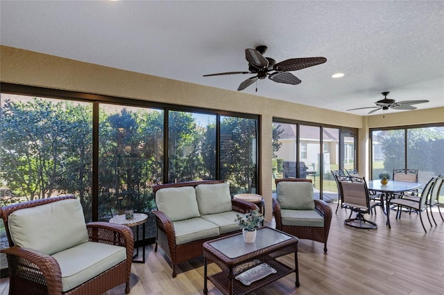 sunroom with ceiling fan