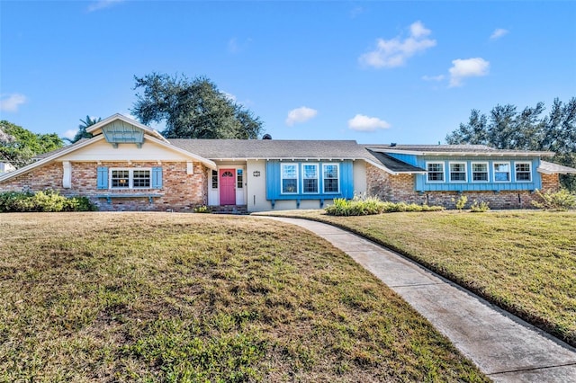 ranch-style house featuring a front yard