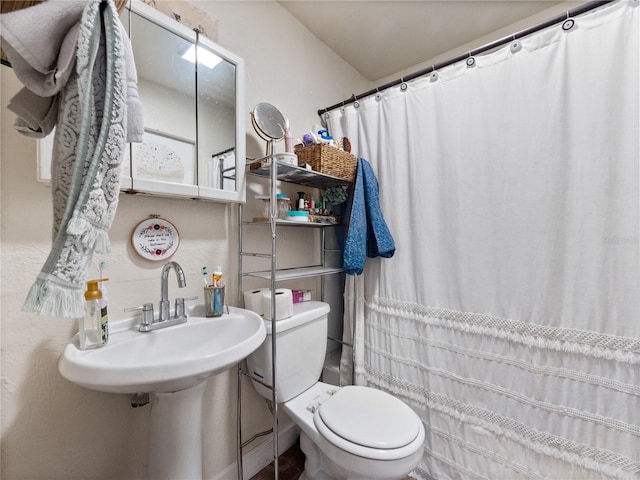 710 Spruce St, New Smyrna Beach, FL 32168 - full bath with toilet and a shower with shower curtain