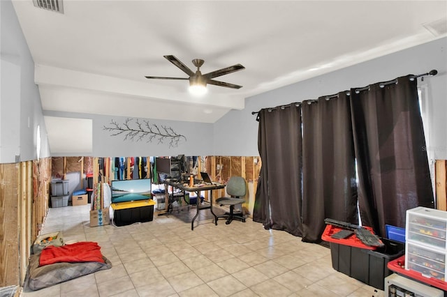 recreation room featuring ceiling fan