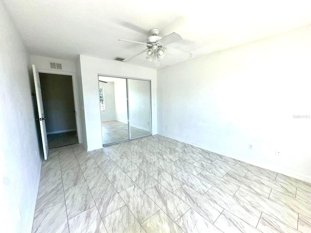 unfurnished bedroom featuring a textured ceiling, a closet, and ceiling fan