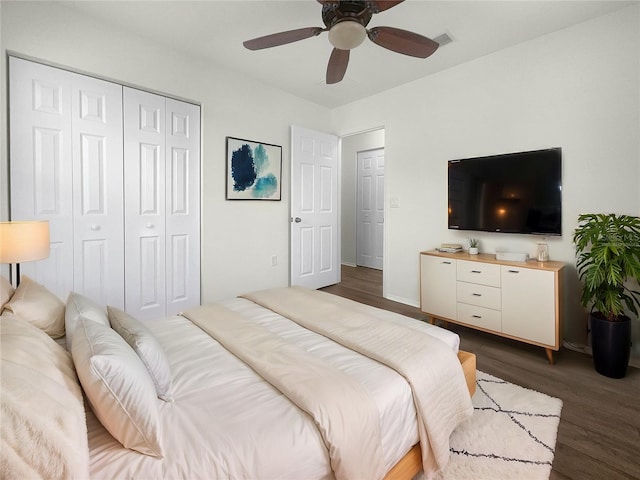 bedroom featuring a closet, dark hardwood / wood-style floors, and ceiling fan