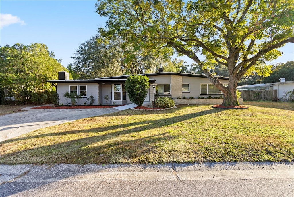 ranch-style home with a front yard