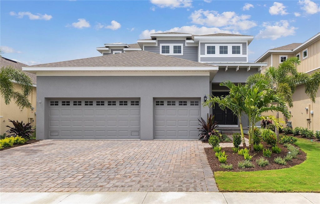 view of front facade featuring a garage