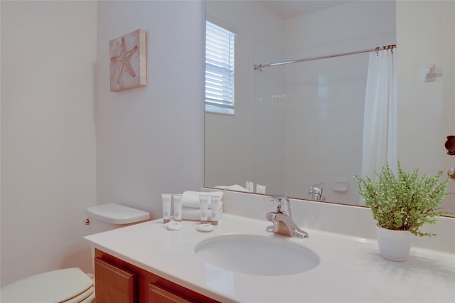 bathroom with a shower with curtain, vanity, and toilet