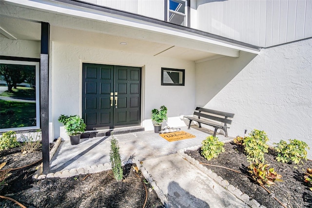 entrance to property with stucco siding