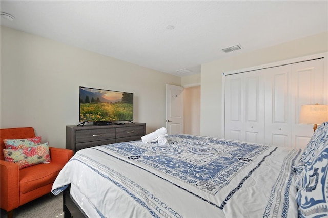820 Pebble Beach Dr, Davenport, FL 33896 - bedroom featuring a closet and carpet