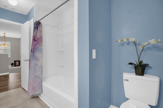 bathroom with shower / bath combination with curtain, toilet, and hardwood / wood-style floors