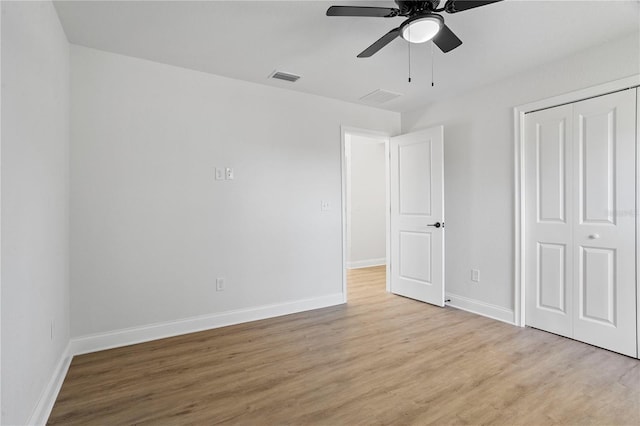 unfurnished bedroom featuring light wood-type flooring, a closet, and ceiling fan