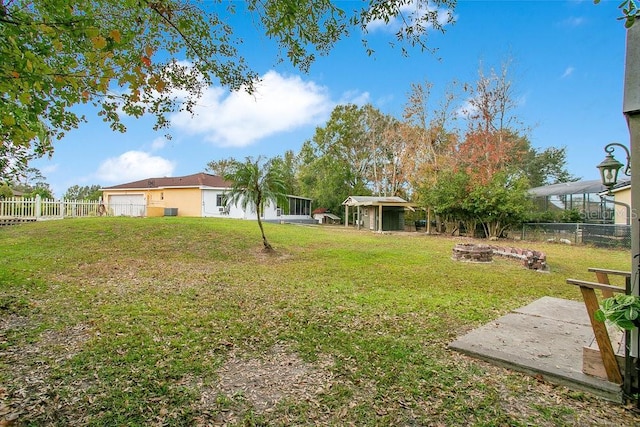 view of yard with a fire pit