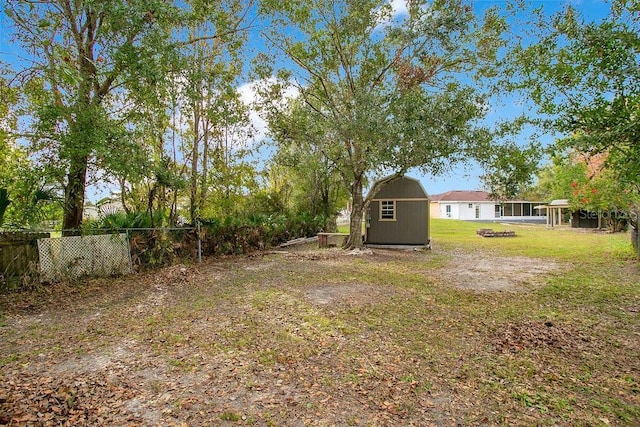 view of yard with a shed