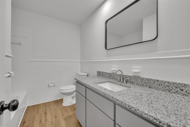 990 Sunrise Dr, Tarpon Springs, FL 34689 - full bath featuring wood finished floors, vanity, and toilet