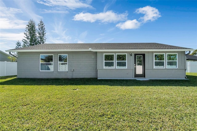 view of front of house featuring a front yard