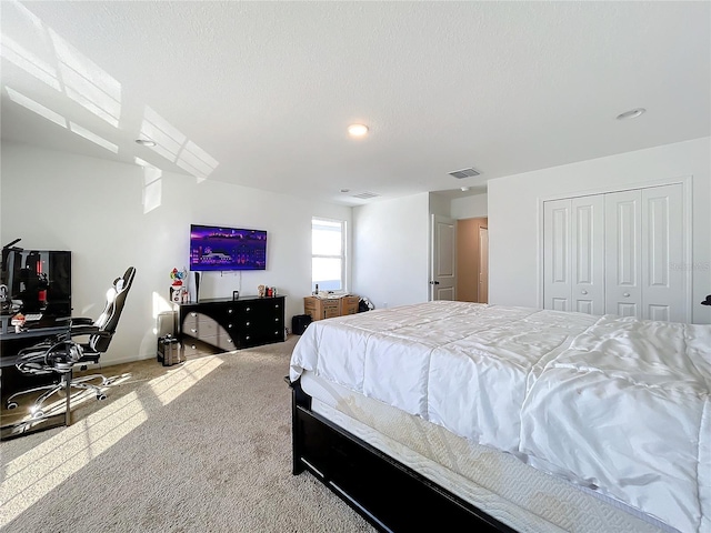 4408 Renly Ln, Clermont, FL 34711 - carpeted bedroom featuring an office area and a closet