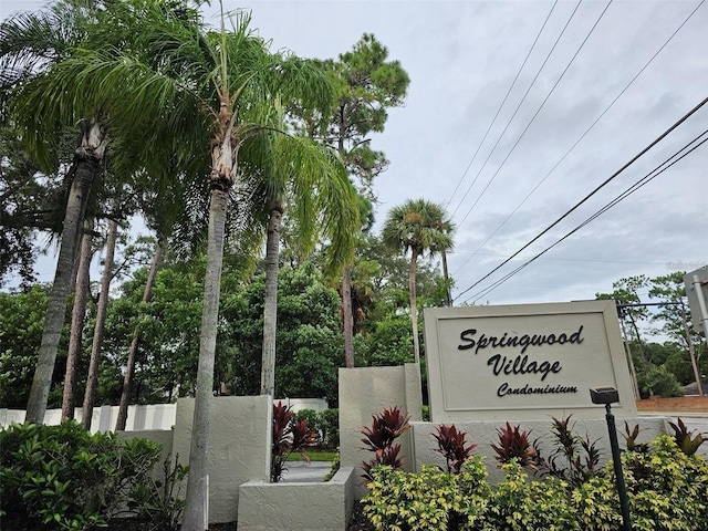 view of community / neighborhood sign