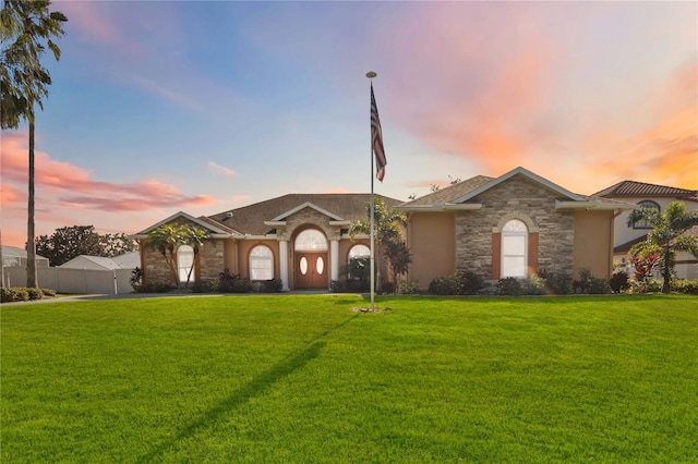 view of front facade with a lawn