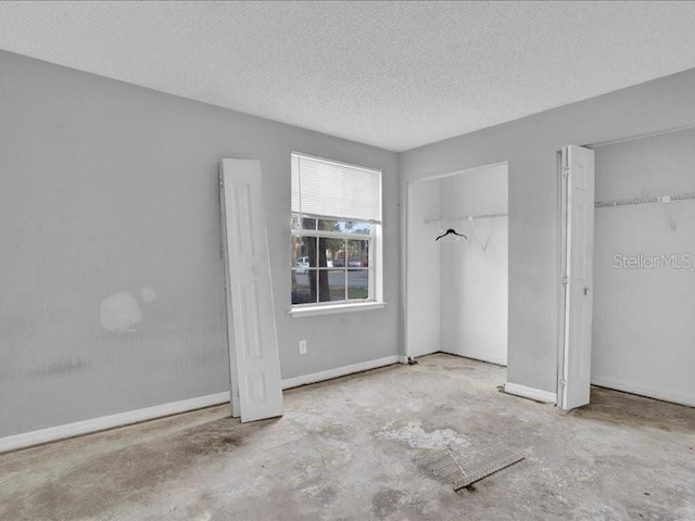 unfurnished bedroom featuring a textured ceiling