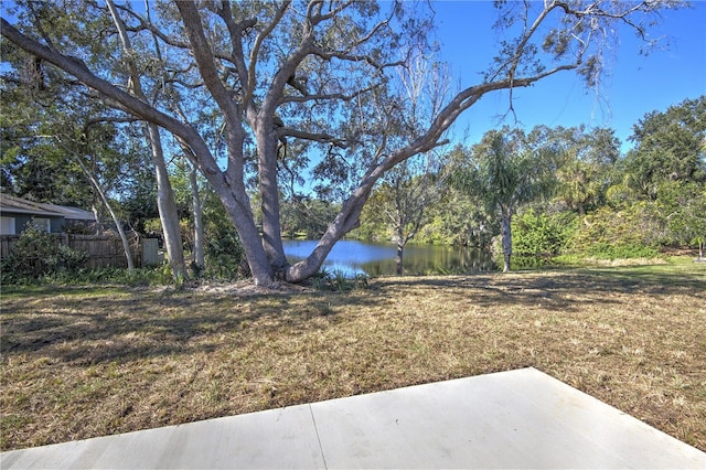 view of yard featuring a water view