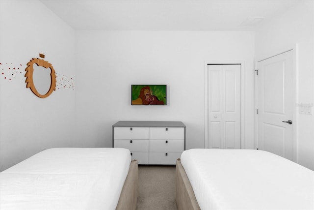 bedroom featuring carpet floors and a closet