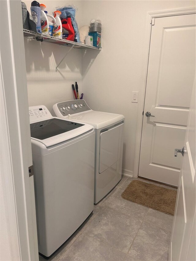 washroom with washing machine and clothes dryer