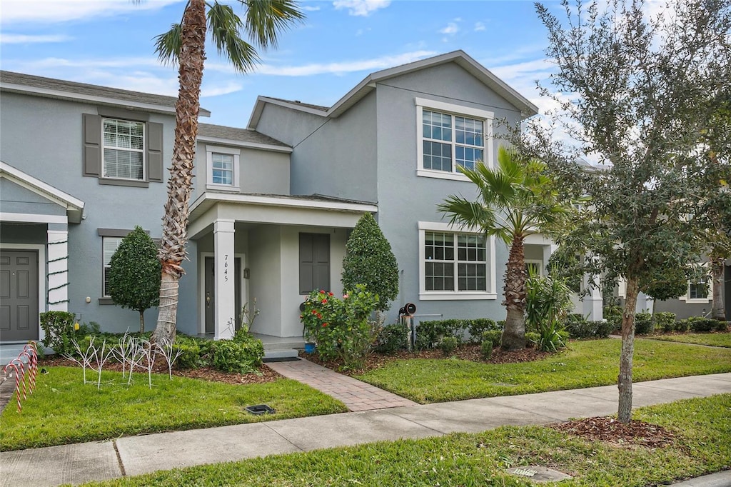 view of front of home featuring a front lawn