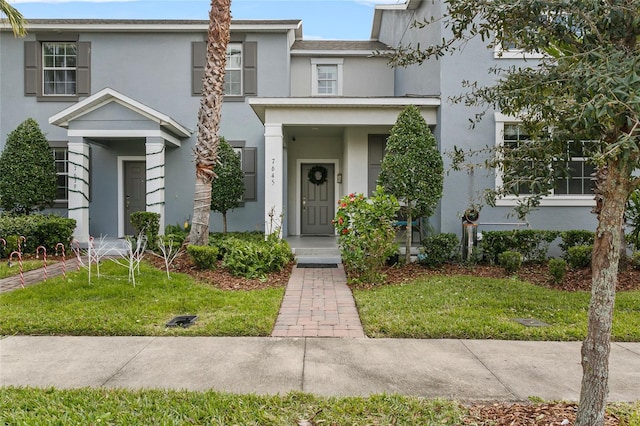 view of front of house featuring a front lawn