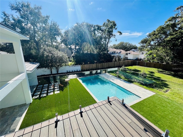 view of swimming pool featuring a yard