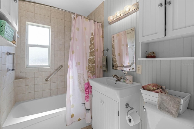 full bathroom with shower / tub combo, vanity, and toilet