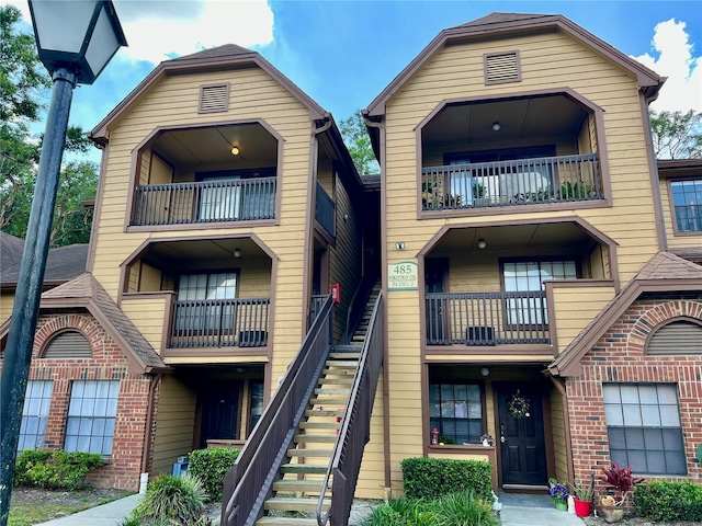 485 Forestway Cir Unit 202, Altamonte Springs, FL 32701 - view of building exterior with stairs