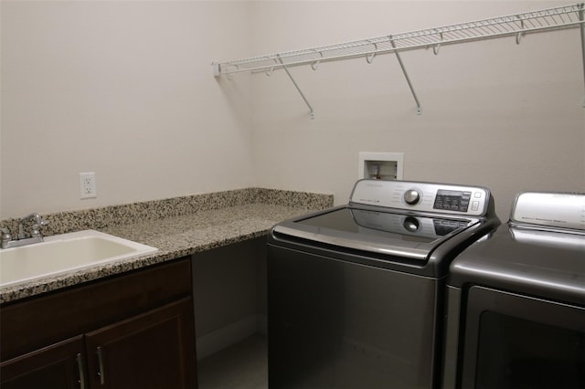 laundry area with cabinets, sink, and washing machine and clothes dryer