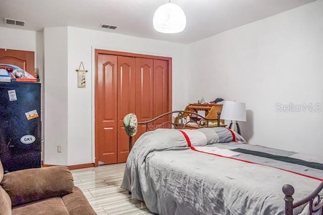 bedroom featuring a closet