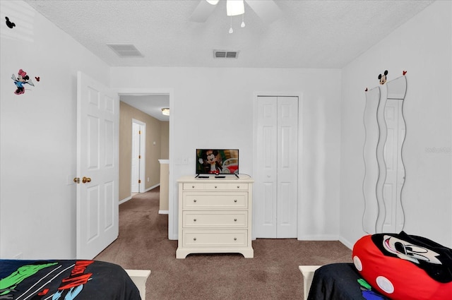 bedroom featuring carpet flooring, ceiling fan, a closet, and a textured ceiling